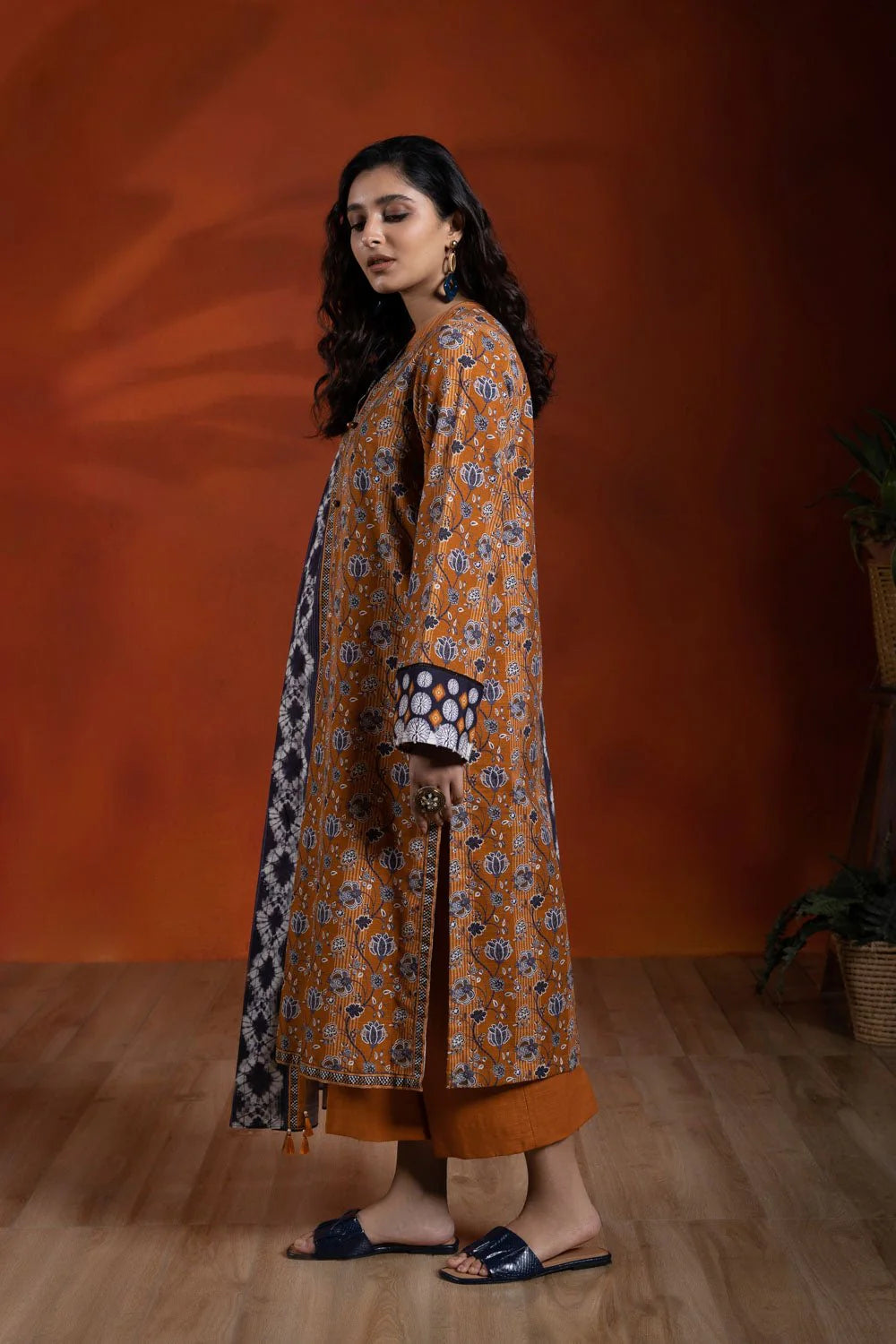 SAPPHIRE | UNSTITCHED 3 PIECE PRINTED KHADDAR SUIT