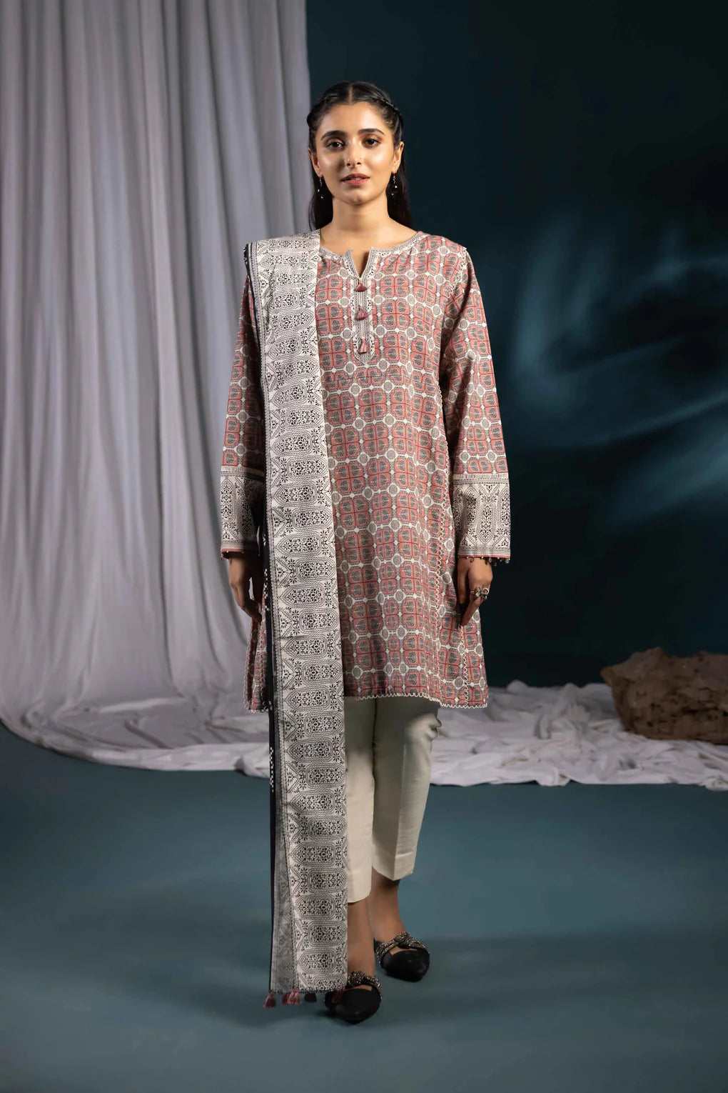 SAPPHIRE | UNSTITCHED 3 PIECE PRINTED KHADDAR SUIT