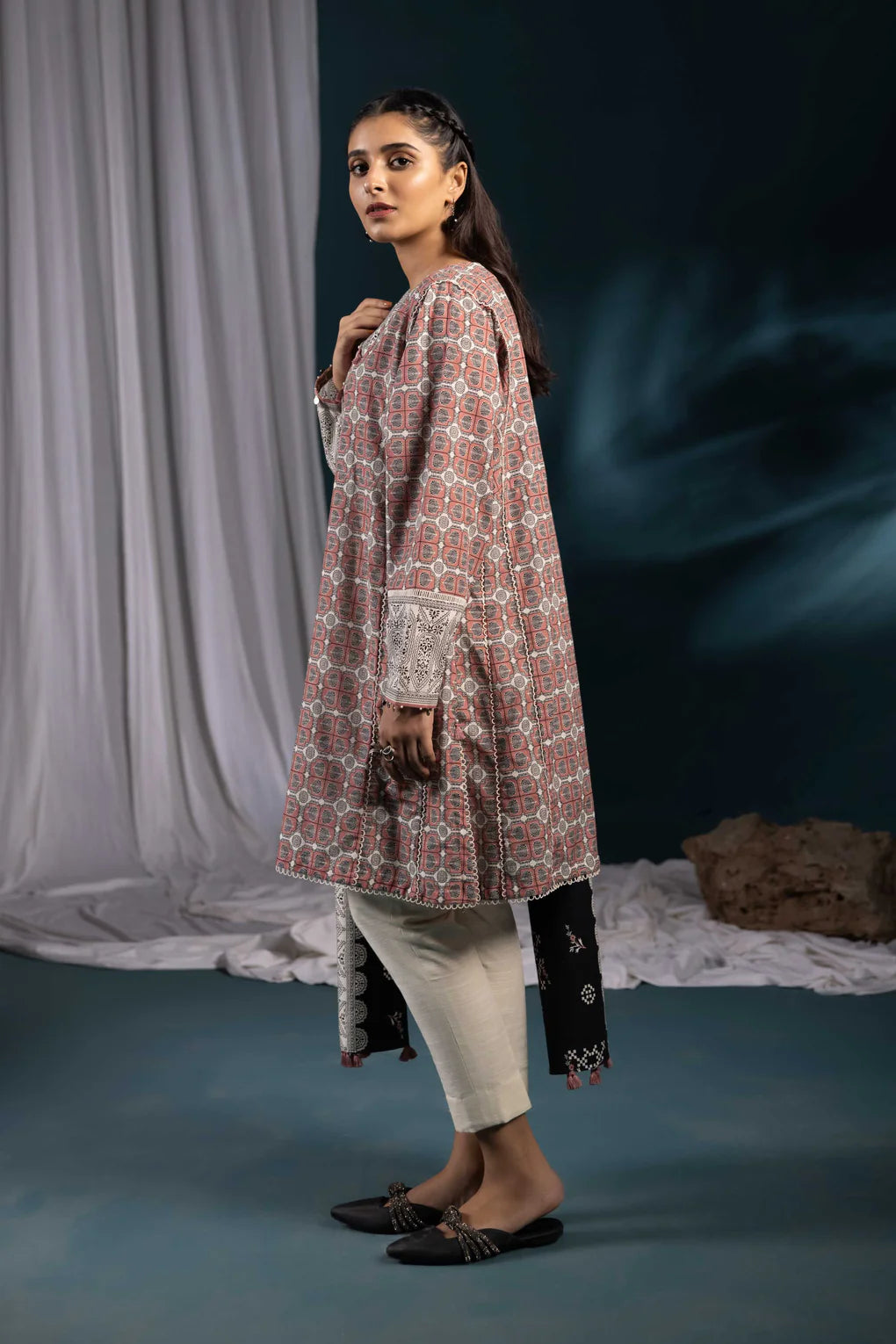 SAPPHIRE | UNSTITCHED 3 PIECE PRINTED KHADDAR SUIT