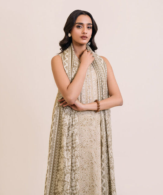 SAPPHIRE | UNSTITCHED 3 PIECE EMBROIDERED LAWN SUIT