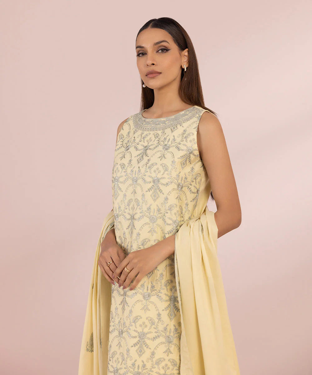 SAPPHIRE | UNSTITCHED 3 PIECE EMBROIDERED LAWN SUIT