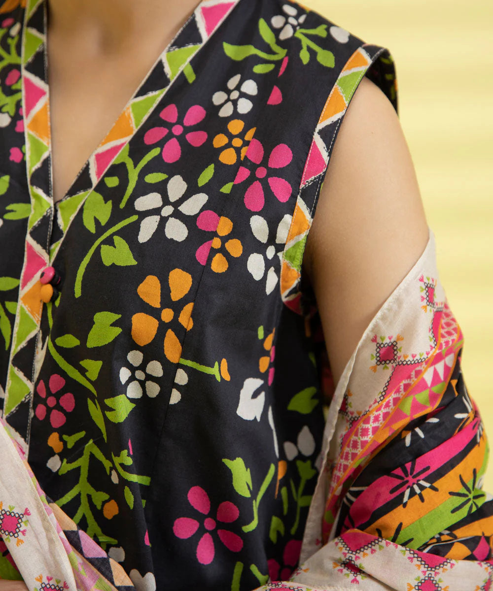 Sapphire | Unstitched 3Pc Printed Lawn Suit | 3P-DY23ZV3-30