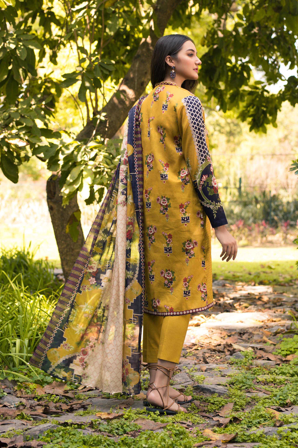 Sapphire | Unstitched 3Pc Printed Khaddar Suit | U3P-WS23R9-20