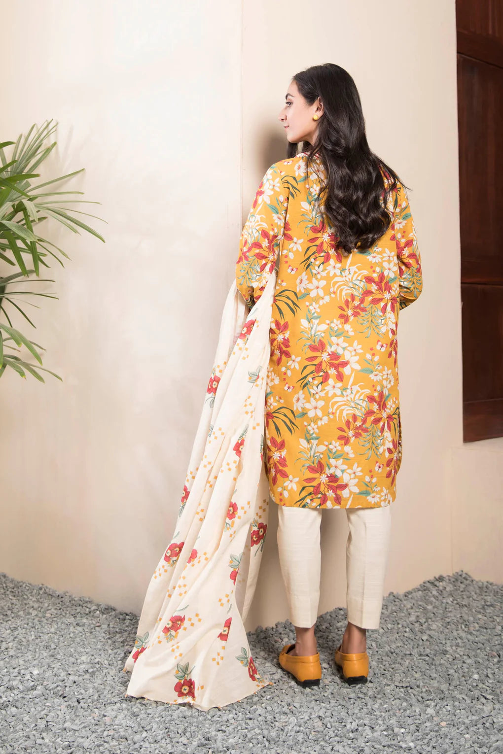 Sapphire | Unstitched 3Pc Printed Khaddar Suit | U3P-WS23R9-28