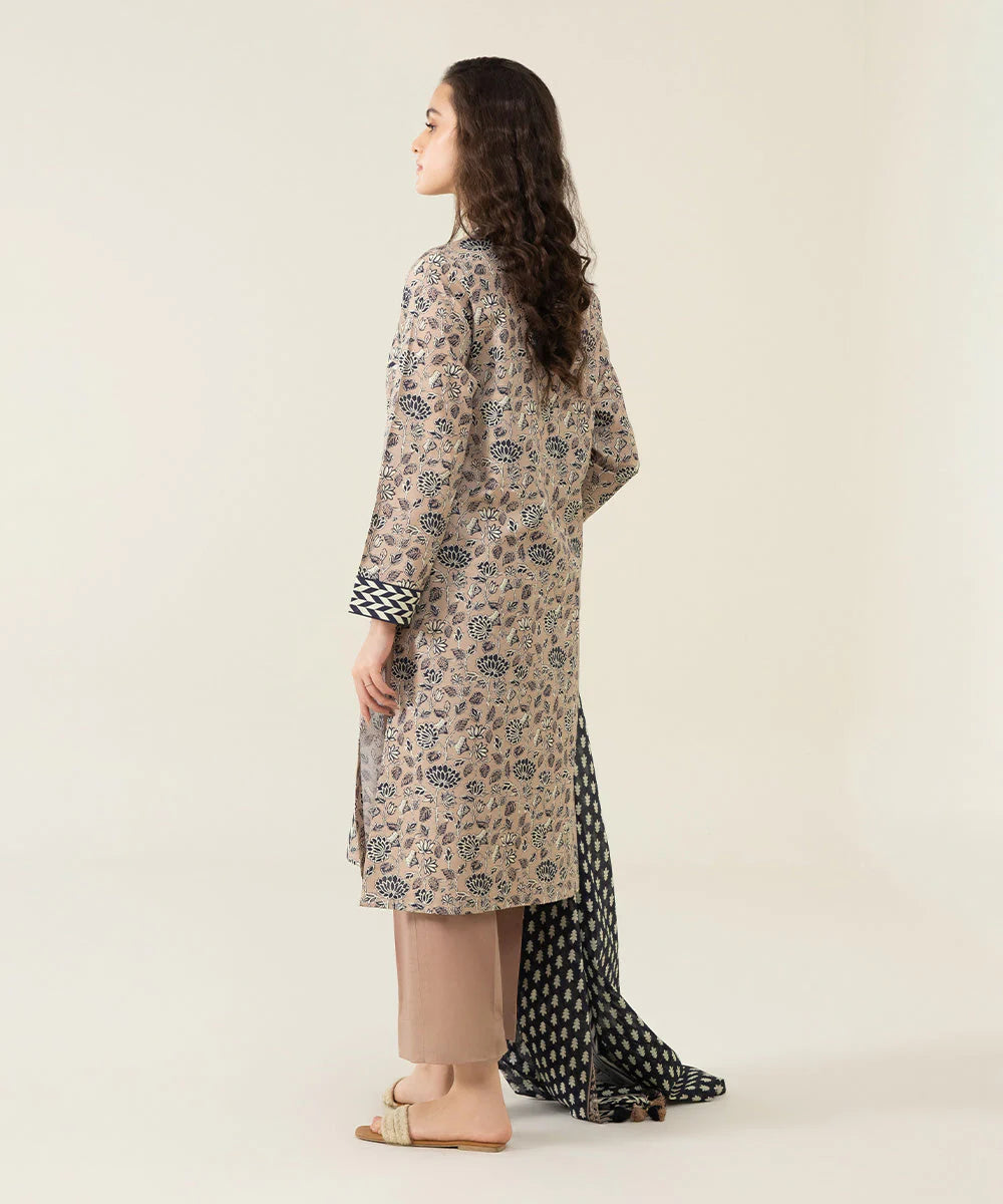 Sapphire | Unstitched 3Pc Printed Lawn Suit | U3P-DY23V4-35-R