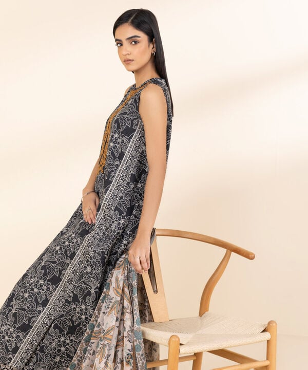 SAPPHIRE | UNSTITCHED 3 PIECE EMBROIDERED LAWN SUIT