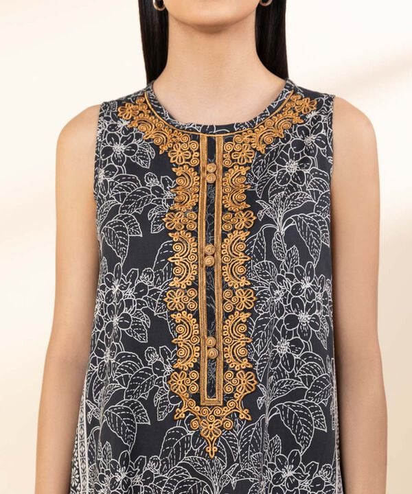 SAPPHIRE | UNSTITCHED 3 PIECE EMBROIDERED LAWN SUIT