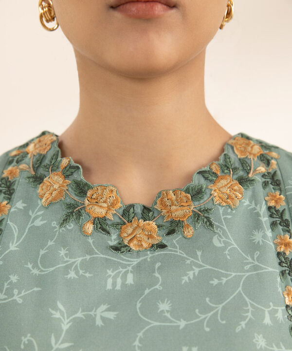 SAPPHIRE | UNSTITCHED 3 PIECE EMBROIDERED LAWN SUIT