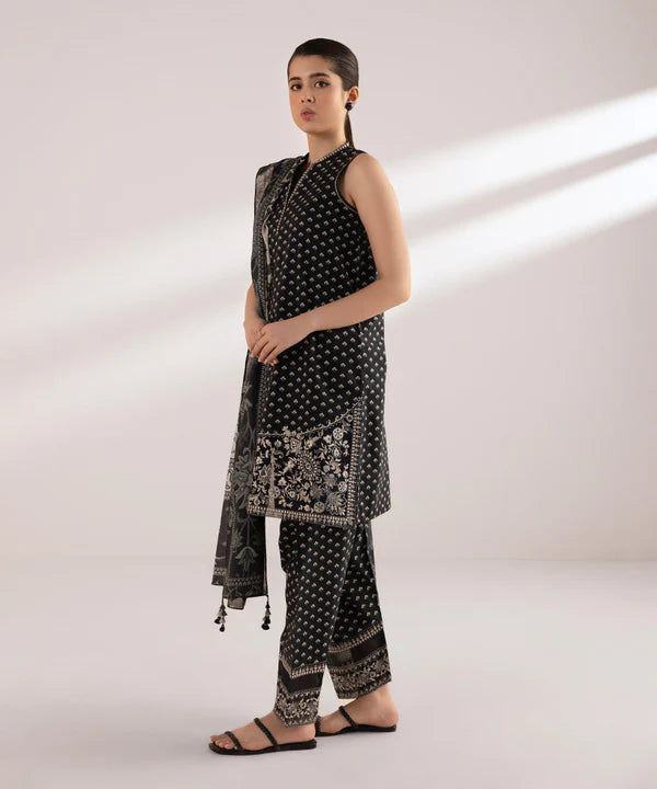 SAPPHIRE | UNSTITCHED 3 PIECE EMBROIDERED LAWN SUIT