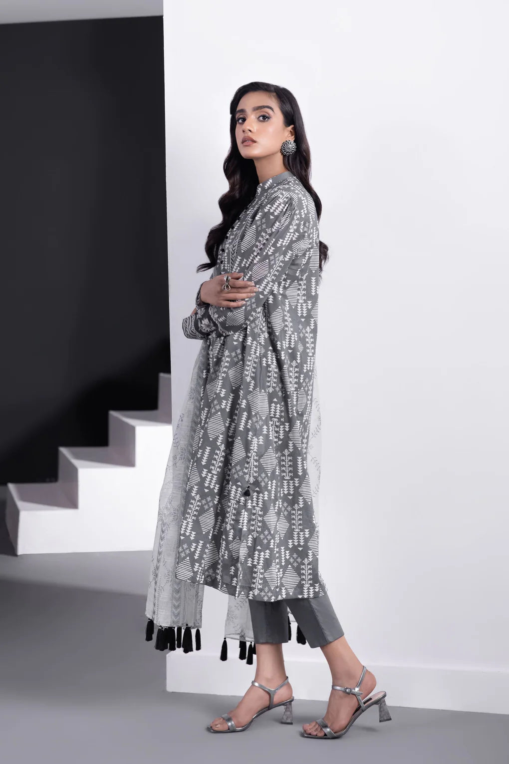 Sapphire | Unstitched 3Pc Printed Khaddar Suit | U3P-WS23R9-38