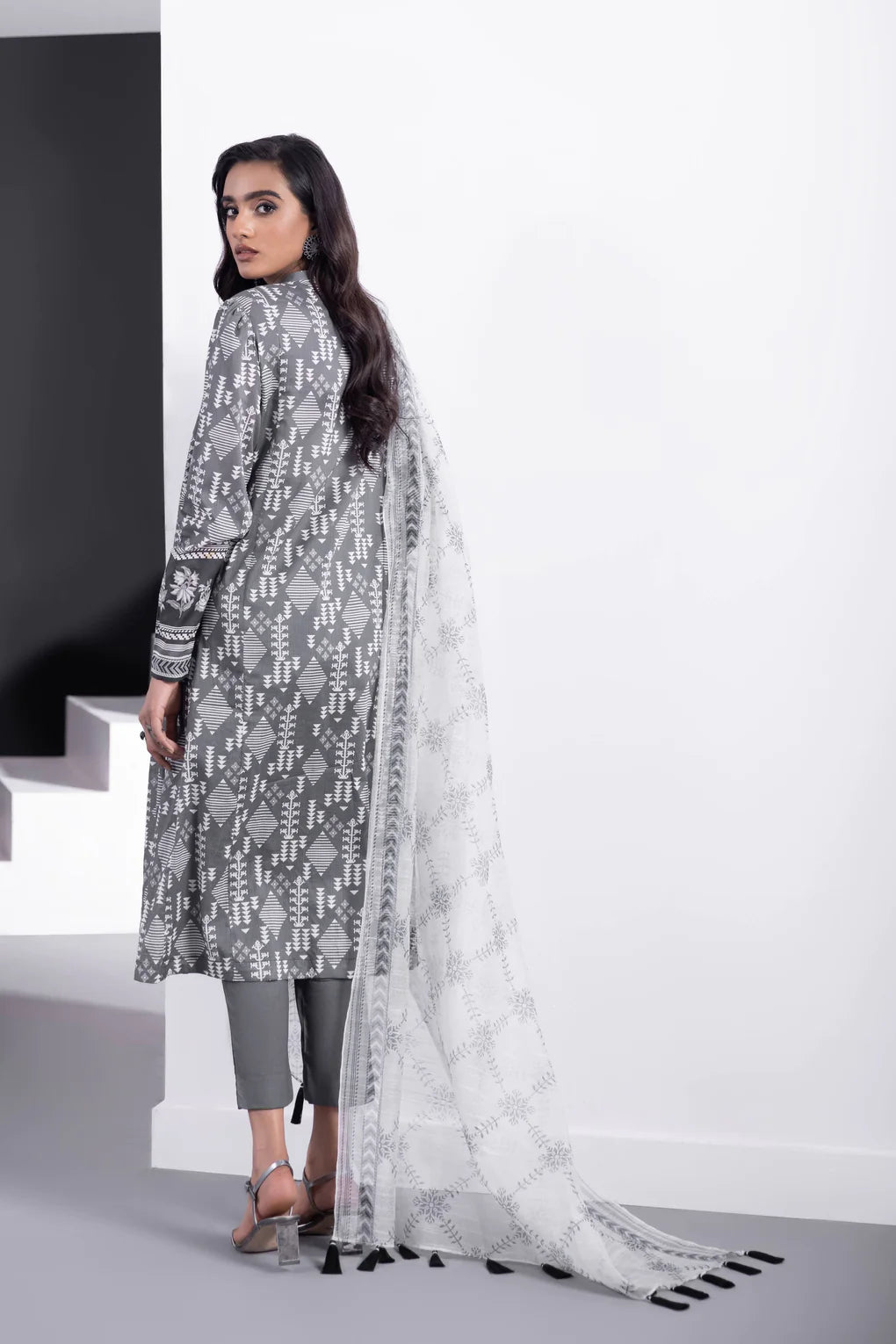 Sapphire | Unstitched 3Pc Printed Khaddar Suit | U3P-WS23R9-38