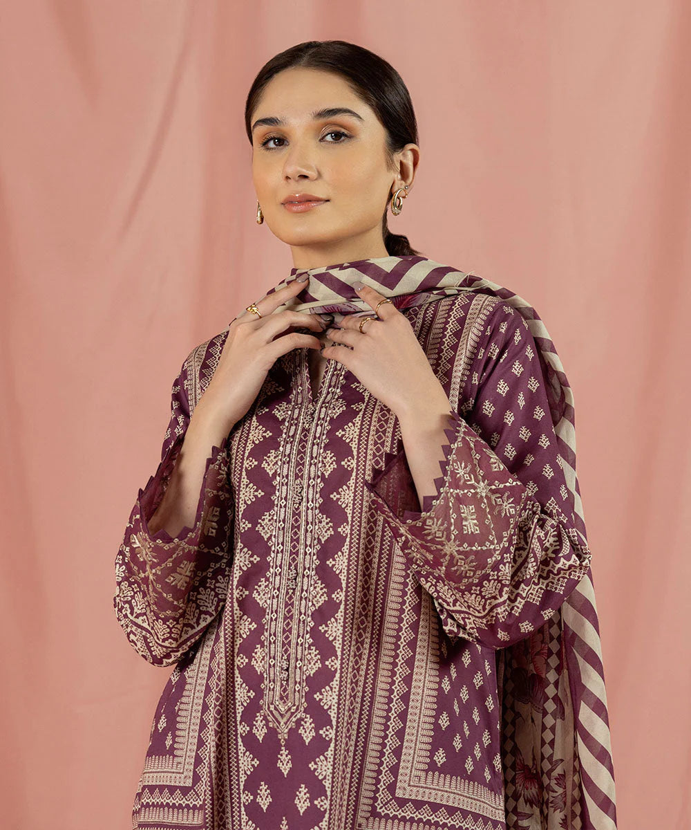 Sapphire | Unstitched 3Pc Embroidered Lawn Suit | 3PE-DY23V2-1R