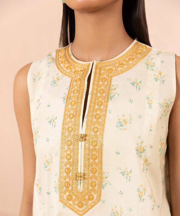 SAPPHIRE | UNSTITCHED 3 PIECE EMBROIDERED LAWN SUIT