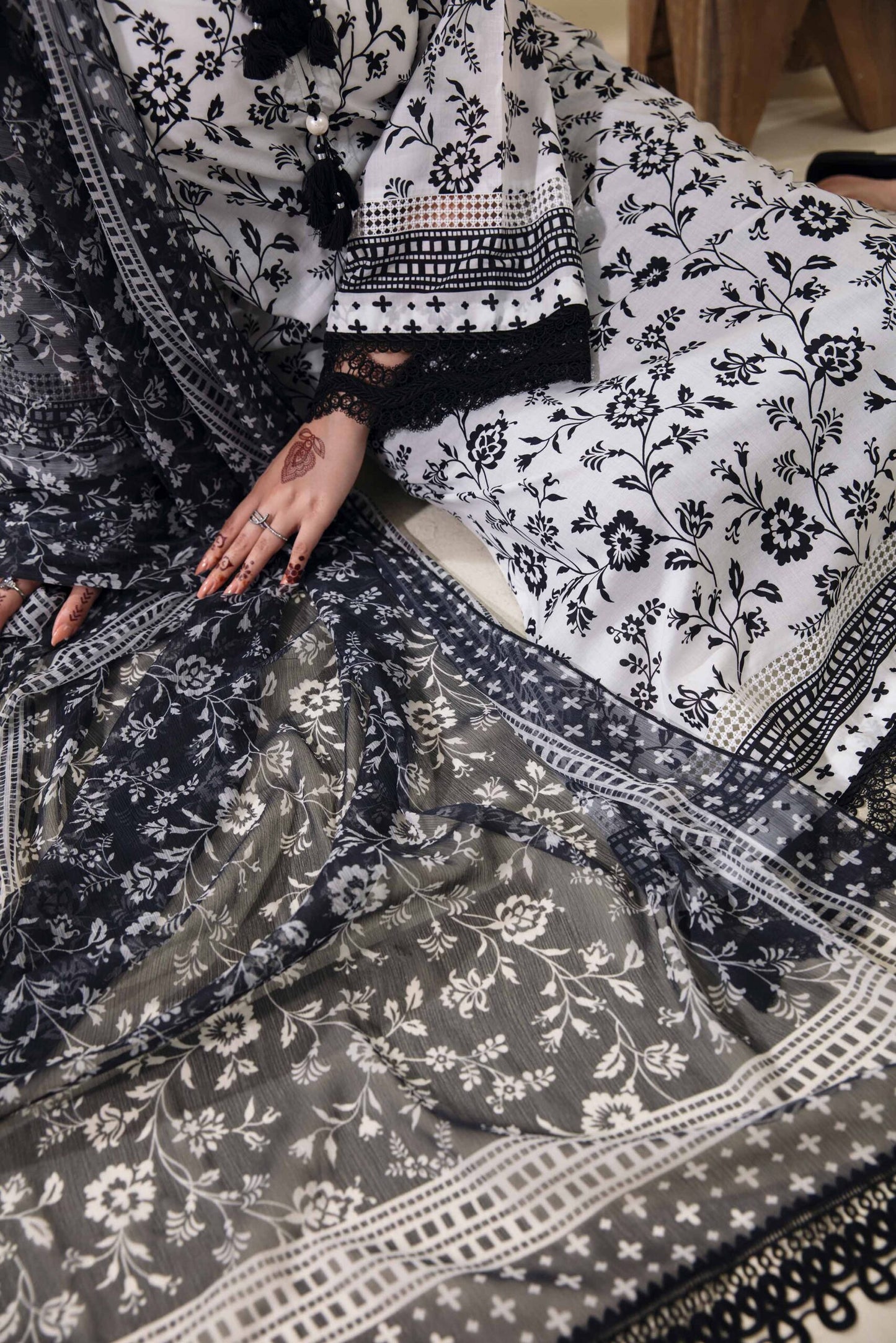 NISHAT | 2 PIECE UNSTITCHED PRINTED LAWN SUIT