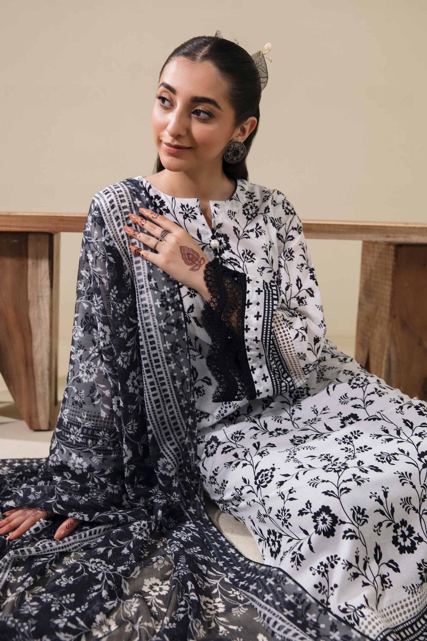 NISHAT | 2 PIECE UNSTITCHED PRINTED LAWN SUIT