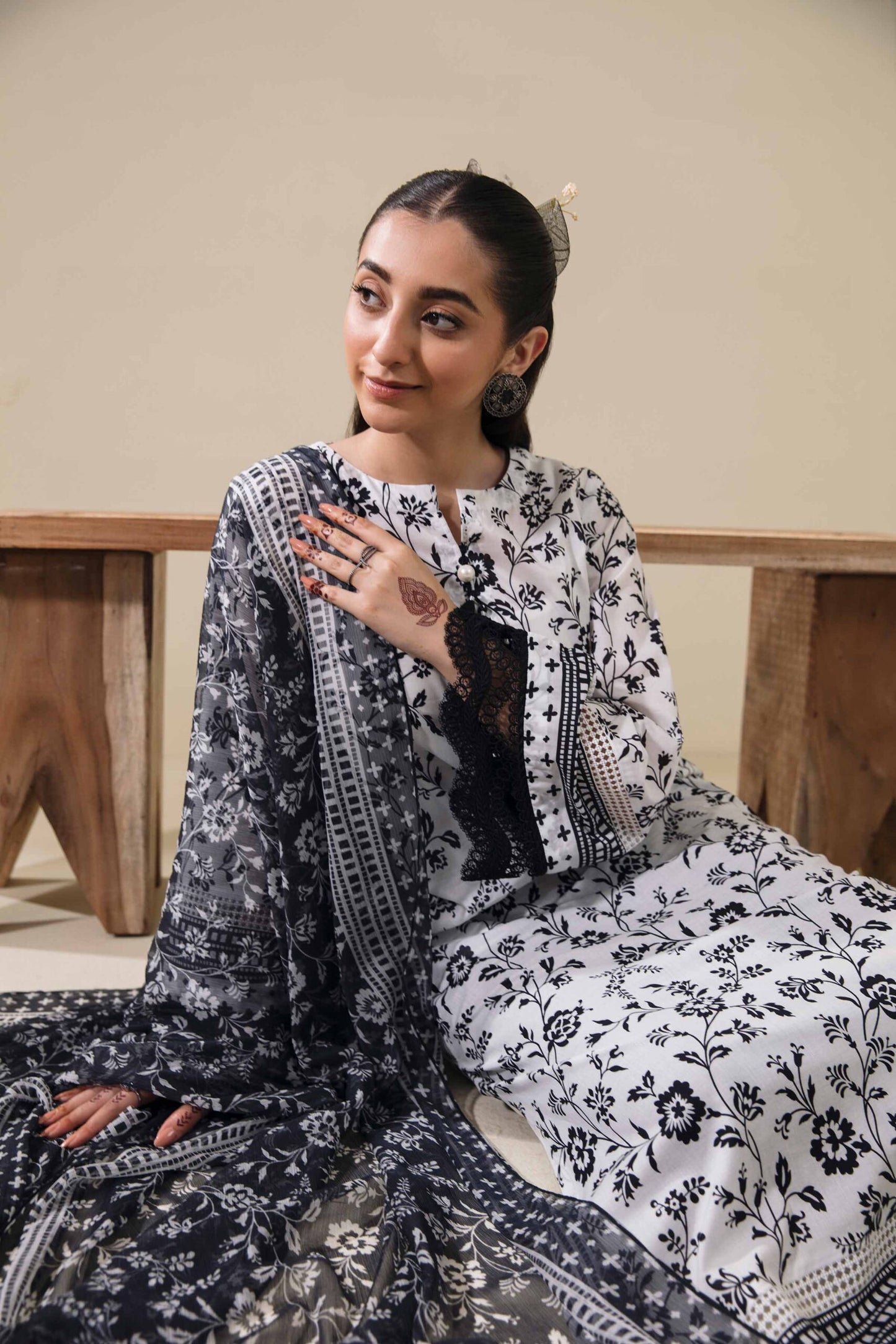 NISHAT | 2 PIECE UNSTITCHED PRINTED LAWN SUIT