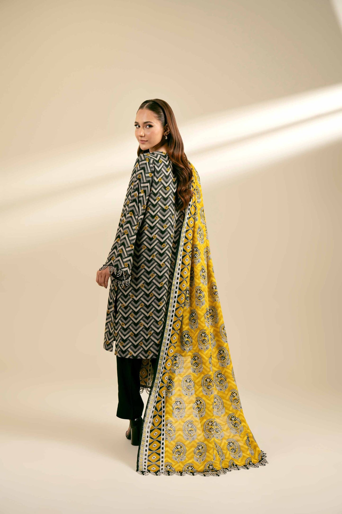 NISHAT | 3 PIECE UNSTITCHED PRINTED LAWN SUIT