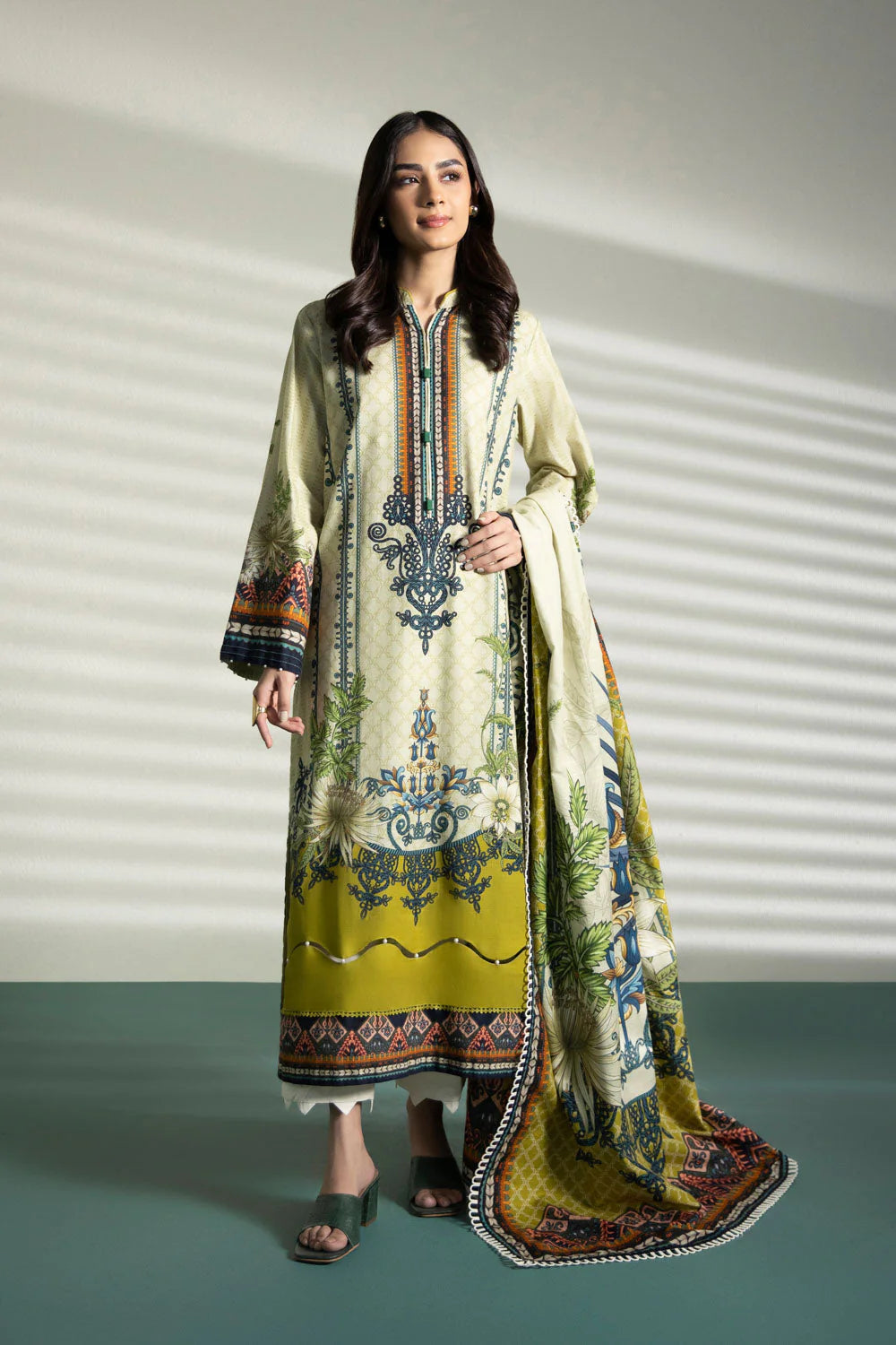 SAPPHIRE | UNSTITCHED 3 PIECE PRINTED LAWN SUIT