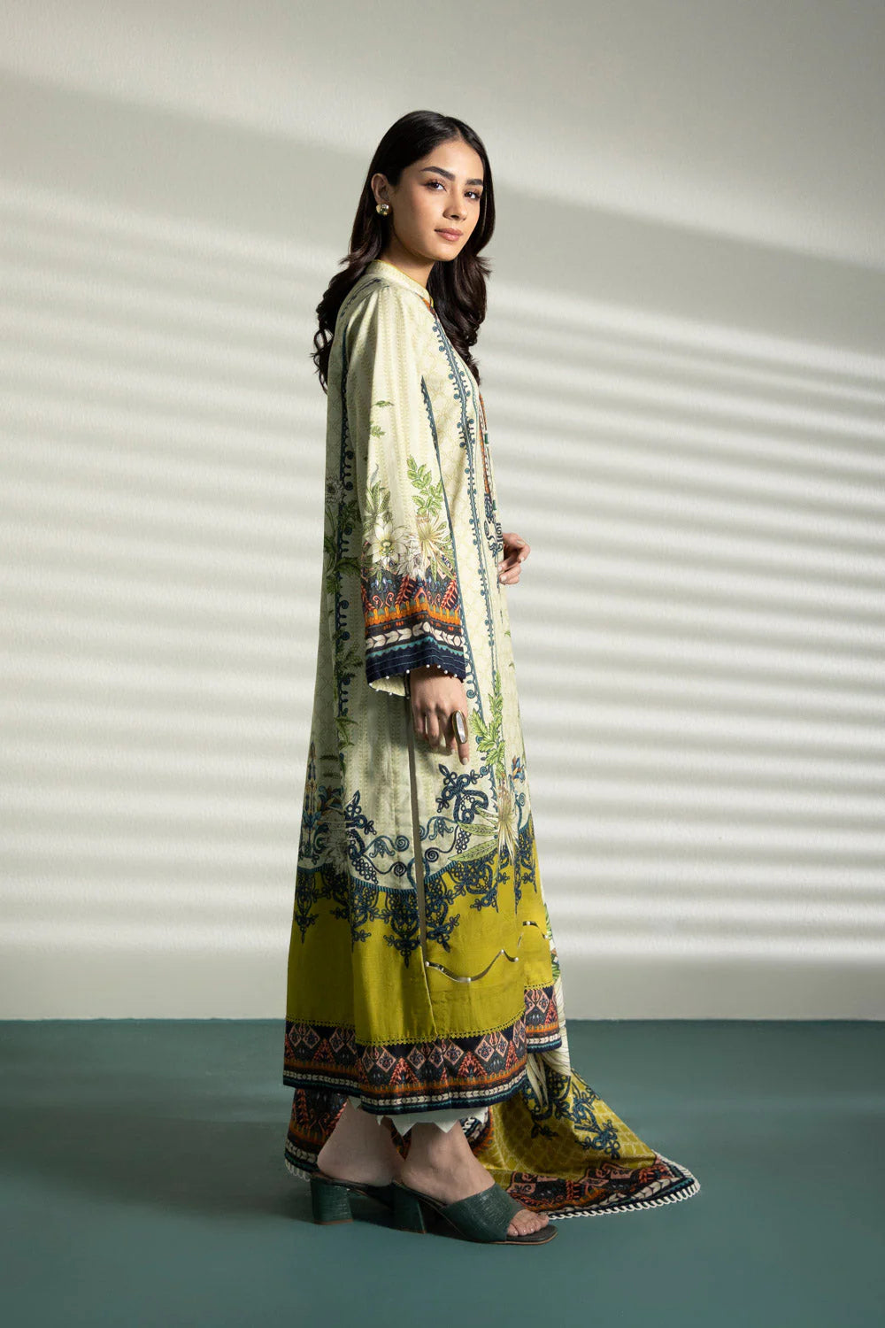 SAPPHIRE | UNSTITCHED 3 PIECE PRINTED LAWN SUIT