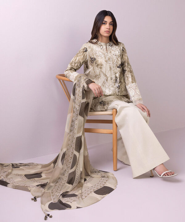 SAPPHIRE | UNSTITCHED 3 PIECE EMBROIDERED LAWN SUIT