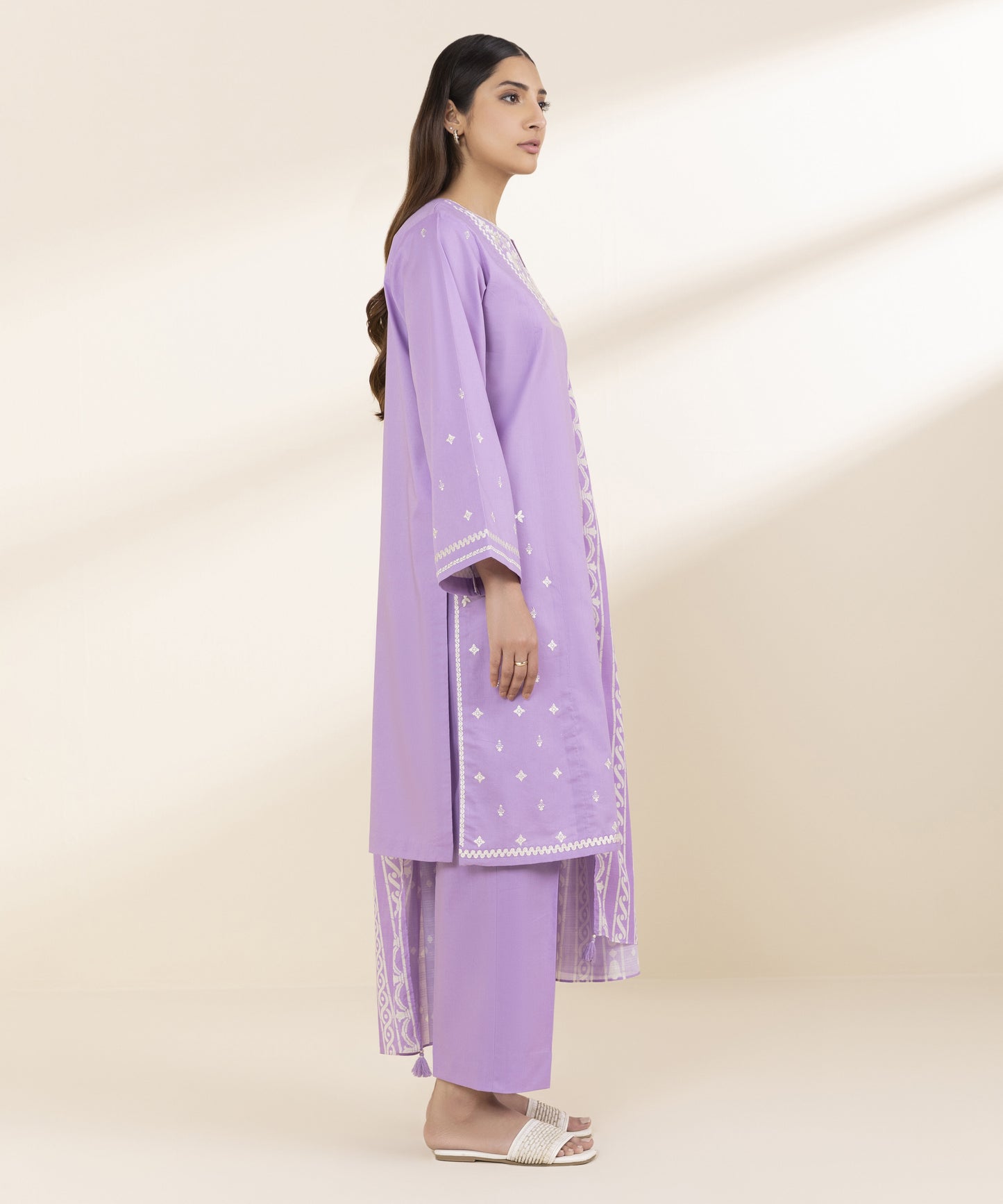 SAPPHIRE | UNSTITCHED 3 PIECE EMBROIDERED LAWN SUIT