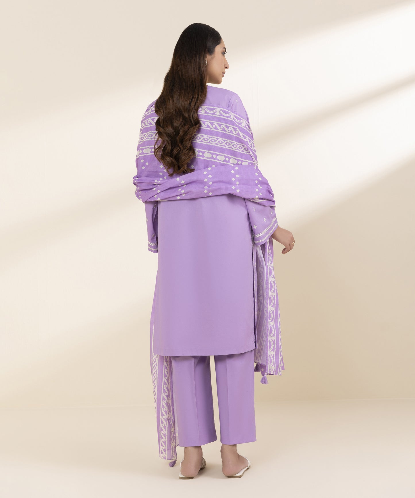 SAPPHIRE | UNSTITCHED 3 PIECE EMBROIDERED LAWN SUIT