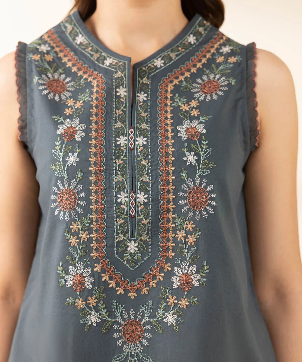 SAPPHIRE | UNSTITCHED 3 PIECE EMBROIDERED LAWN SUIT