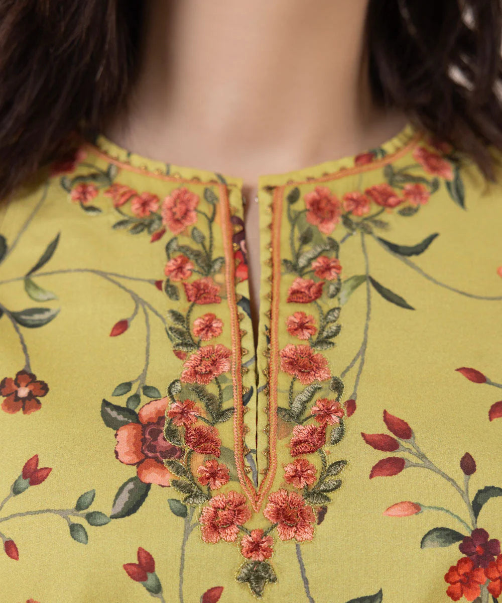 SAPPHIRE | UNSTITCHED 3 PIECE EMBROIDERED CAMBRIC SUIT