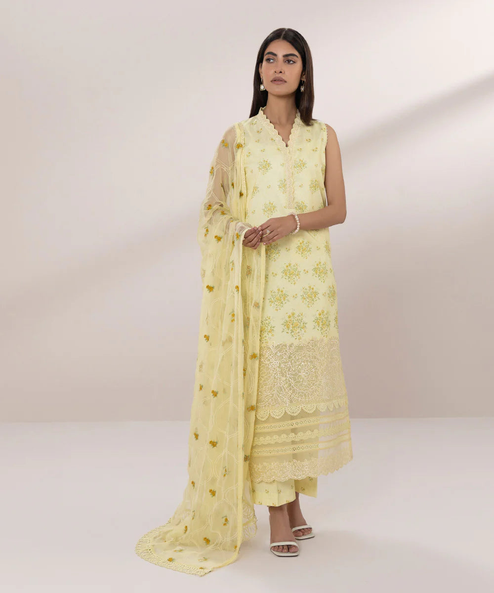 SAPPHIRE | UNSTITCHED 3 PIECE EMBROIDERED DOBBY SUIT
