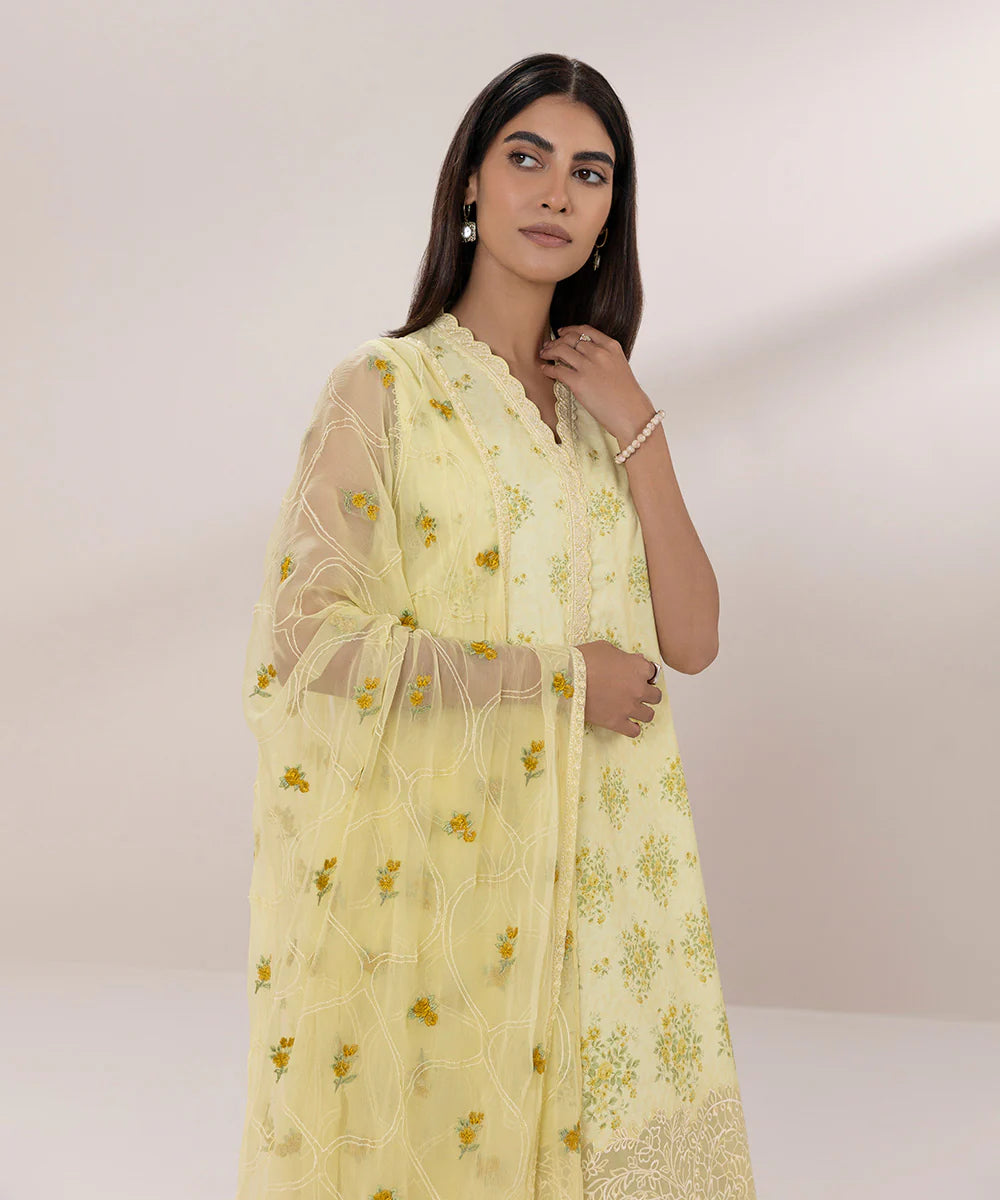 SAPPHIRE | UNSTITCHED 3 PIECE EMBROIDERED DOBBY SUIT