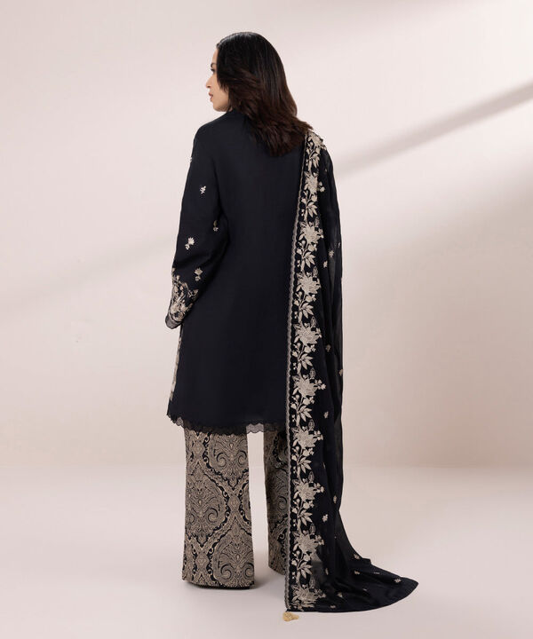 SAPPHIRE | UNSTITCHED 3 PIECE EMBROIDERED LAWN SUIT