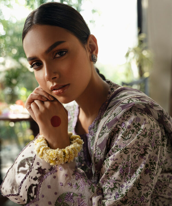 SAPPHIRE | UNSTITCHED 3 PIECE EMBROIDERED LAWN SUIT