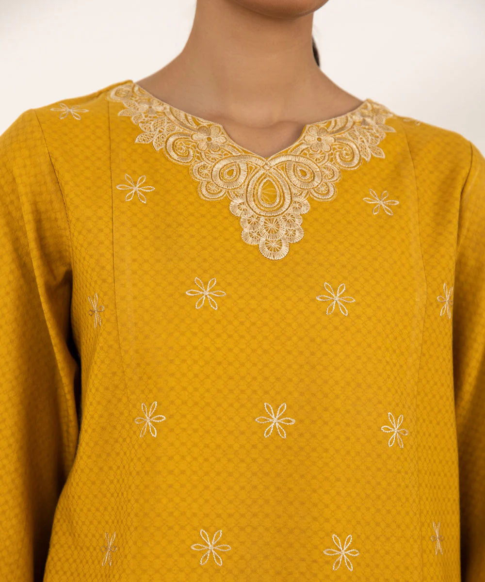 SAPPHIRE | UNSTITCHED 3 PIECE EMBROIDERED DOBBY SUIT