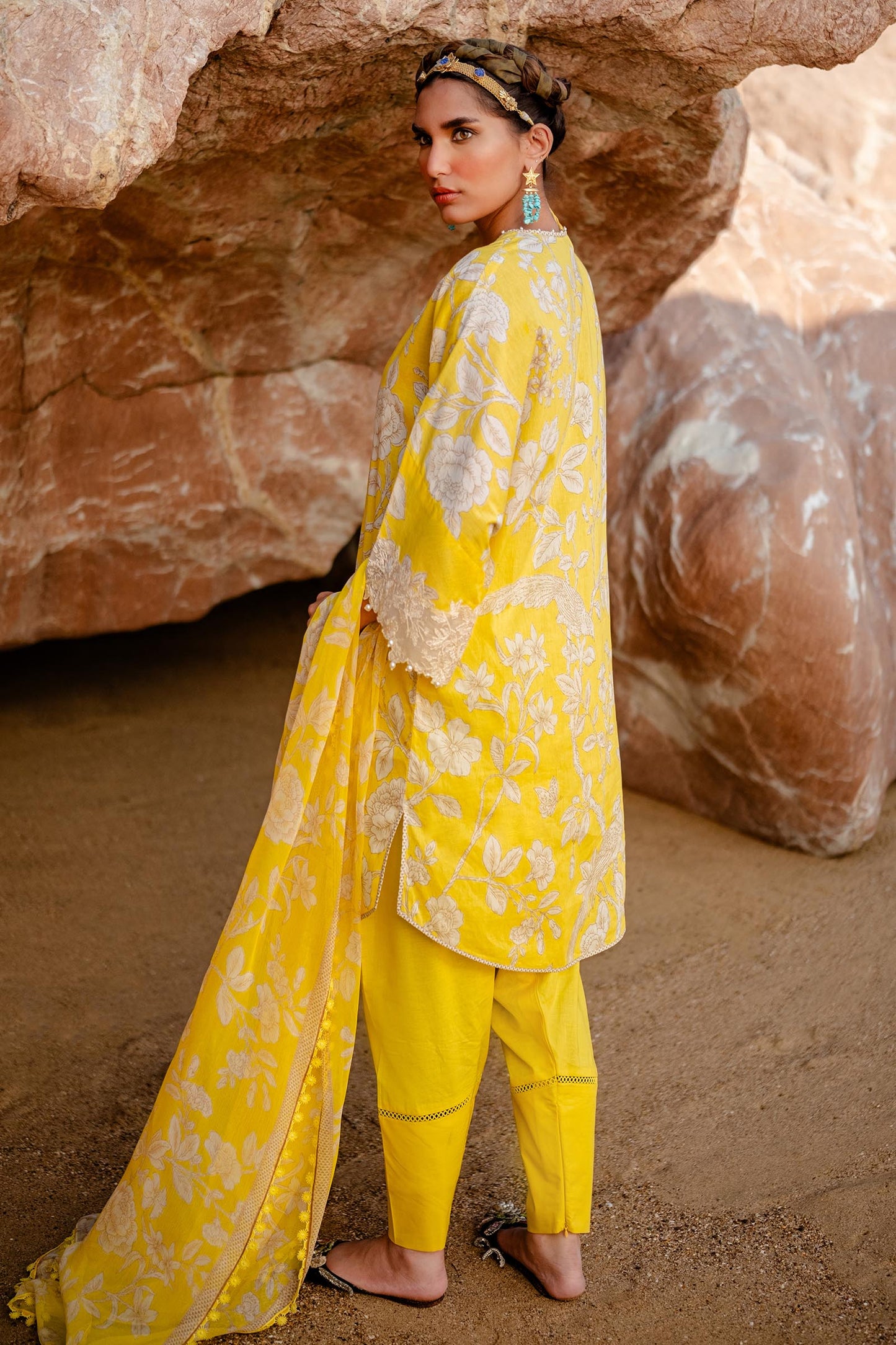 SANA SAFINAZ | MAHAY | UNSTITCHED 3 PIECE LAWN SUIT