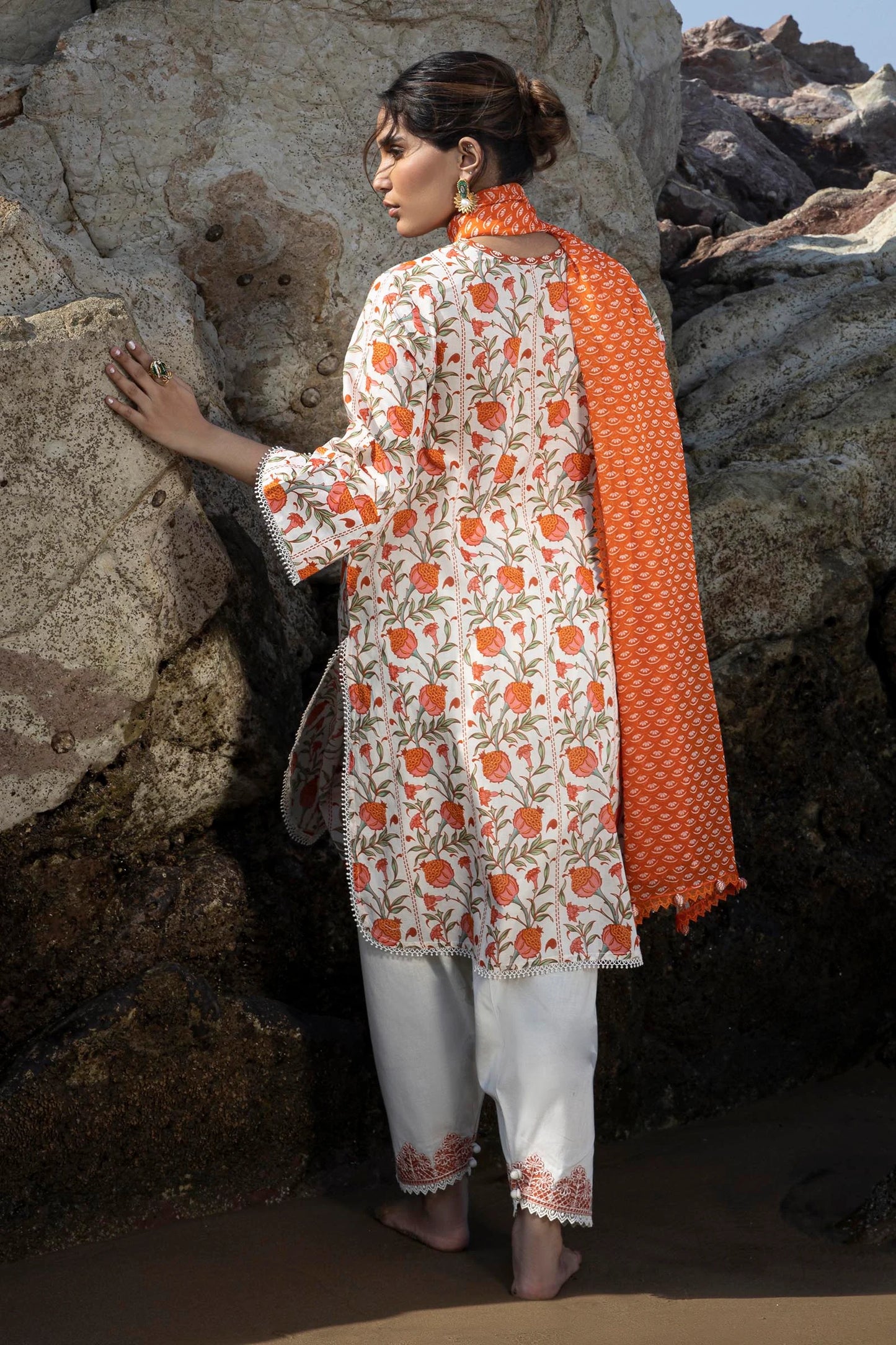 SANA SAFINAZ | UNSTITCHED MAHAY 2 PIECE LAWN SUIT