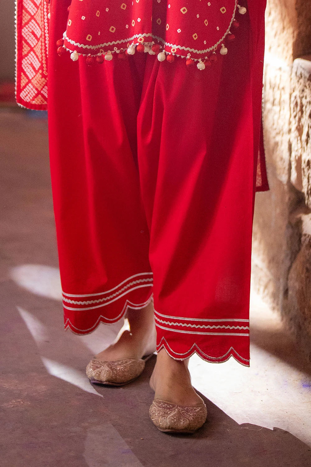 GUL AHMED | 3PC UNSTITCHED LACQUER PRINTED LAWN SUIT