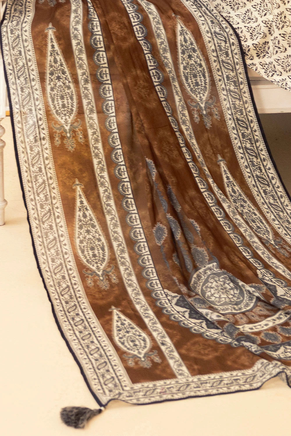 GUL AHMED | 3PC UNSTITCHED EMBROIDERED LAWN SUIT