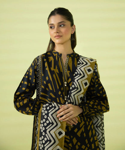 Sapphire | Unstitched 2Pc Printed Lawn - Shirt & Dupatta | 2D-DY23ZV2-2-R