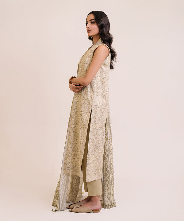 SAPPHIRE | UNSTITCHED 3 PIECE EMBROIDERED LAWN SUIT
