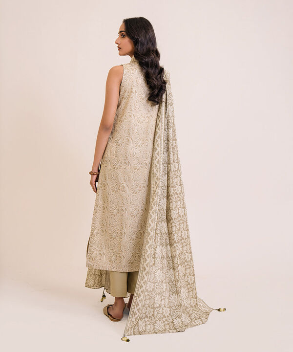 SAPPHIRE | UNSTITCHED 3 PIECE EMBROIDERED LAWN SUIT