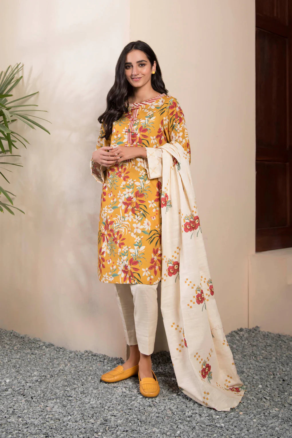 Sapphire | Unstitched 3Pc Printed Khaddar Suit | U3P-WS23R9-28