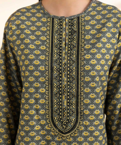 SAPPHIRE | UNSTITCHED 3 PIECE EMBROIDERED CAMBRIC SUIT