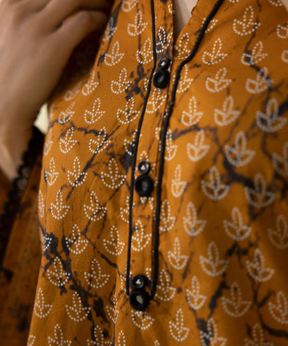 Sapphire | Unstitched 1Pc Printed Lawn Shirt | 1S-DY23V1-10