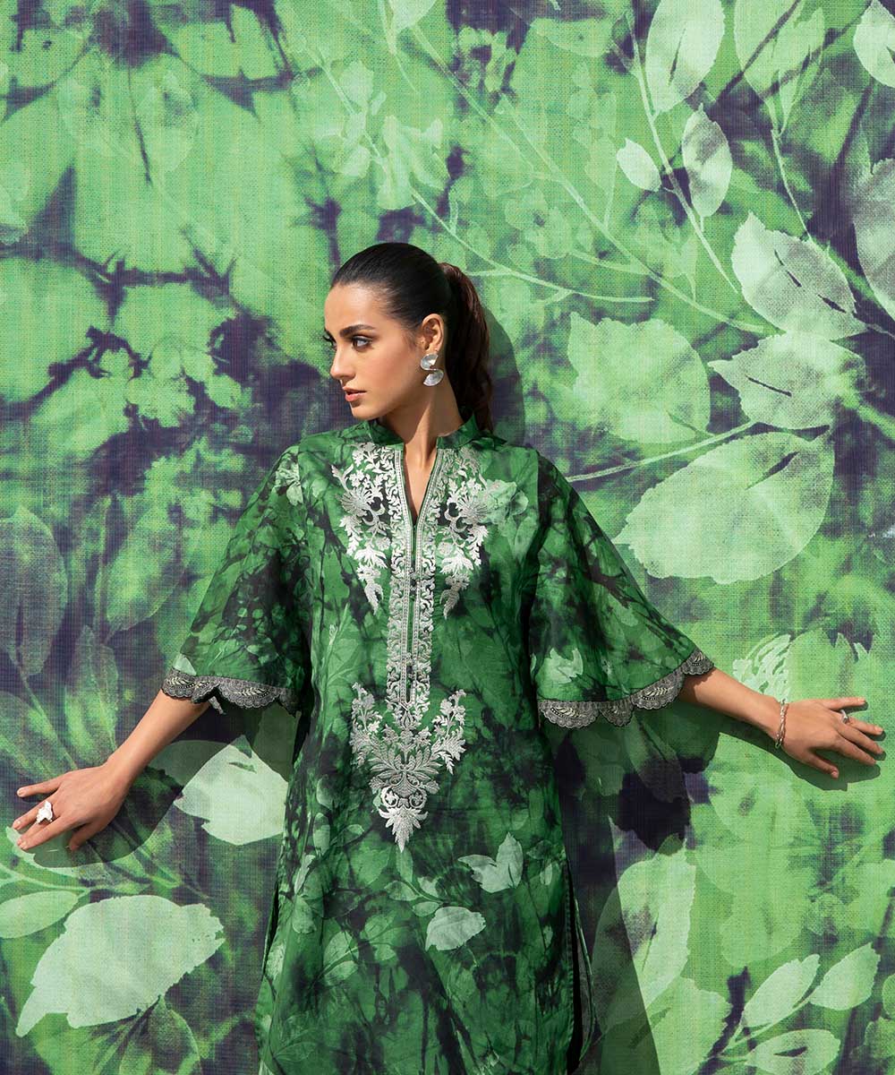 Sapphire | Unstitched 2Pc Embroidered Lawn Suit – Shirt & Trouser | 2TE-SG23V1-3R