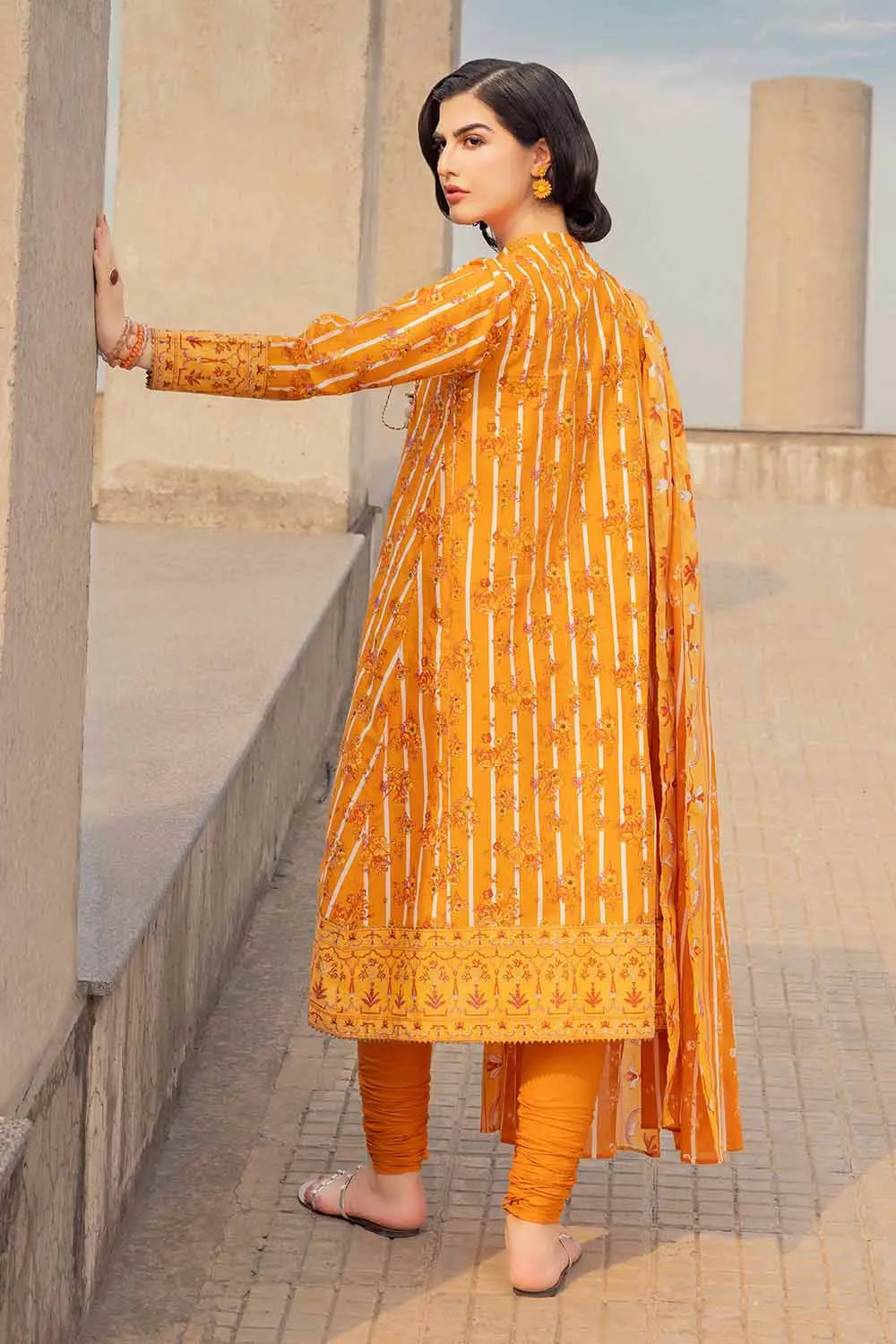 Gul Ahmed | 3PC Cambric Printed Unstitched Suit with Denting Lawn Dupatta