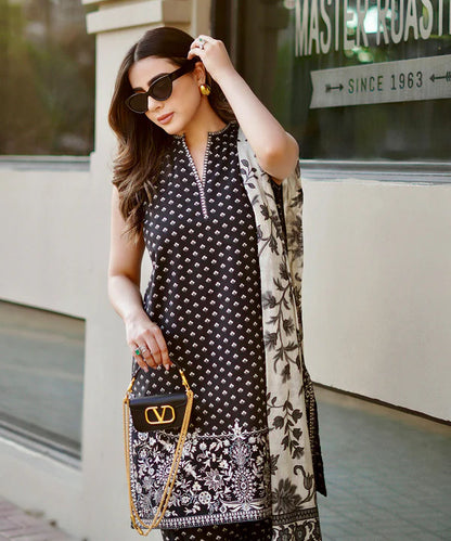 SAPPHIRE | UNSTITCHED 3 PIECE EMBROIDERED LAWN SUIT