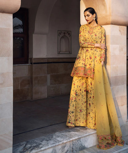 SAPPHIRE | UNSTITCHED 3 PIECE EMBROIDERED CAMBRIC SUIT