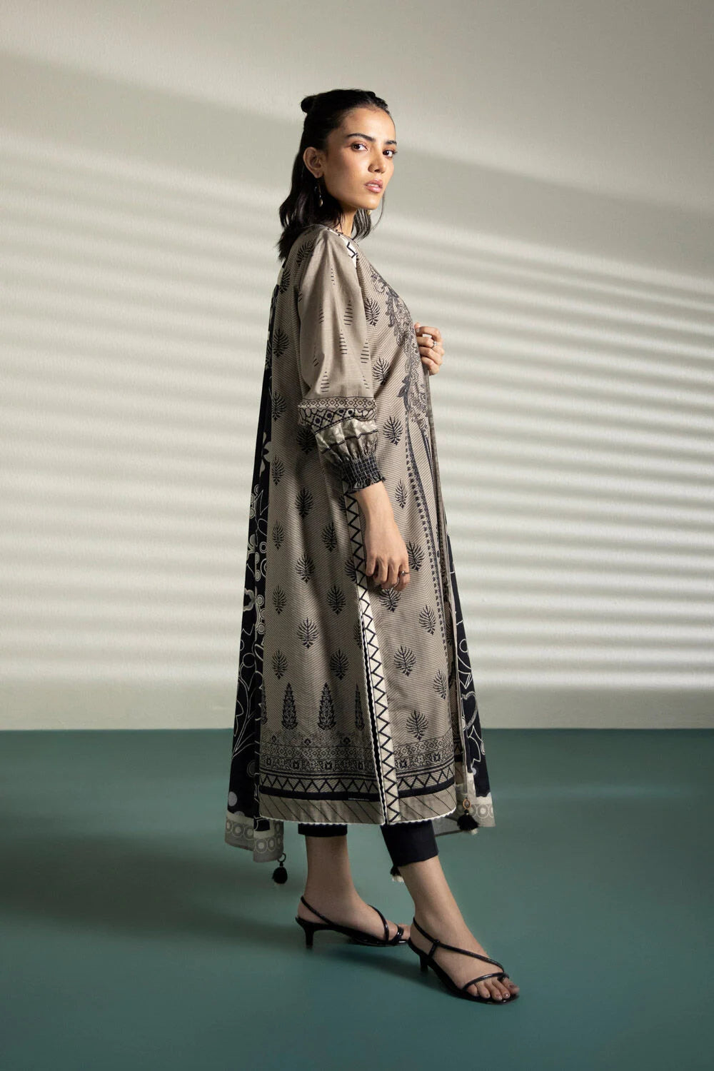 SAPPHIRE | UNSTITCHED 3 PIECE PRINTED LAWN SUIT
