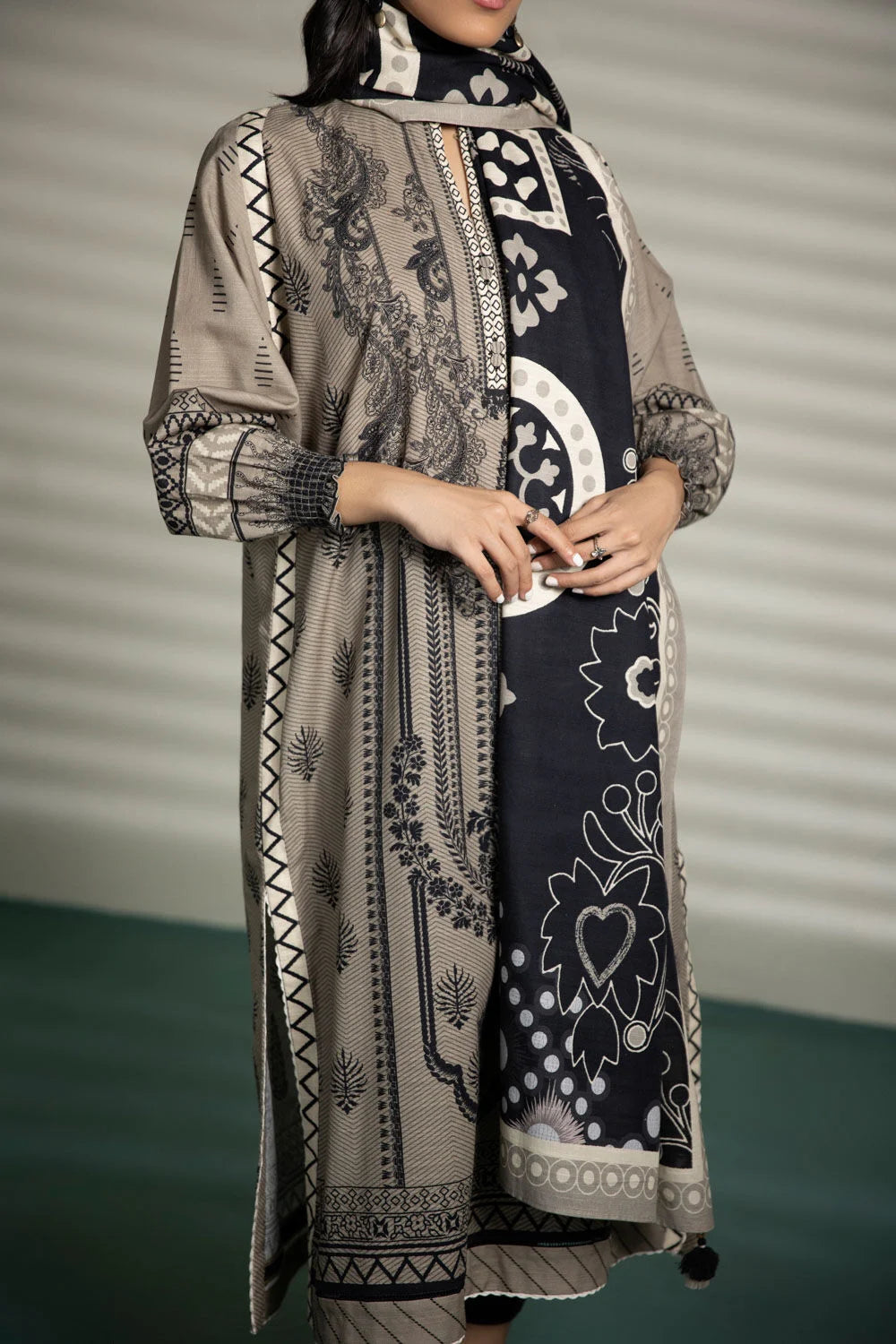 SAPPHIRE | UNSTITCHED 3 PIECE PRINTED LAWN SUIT